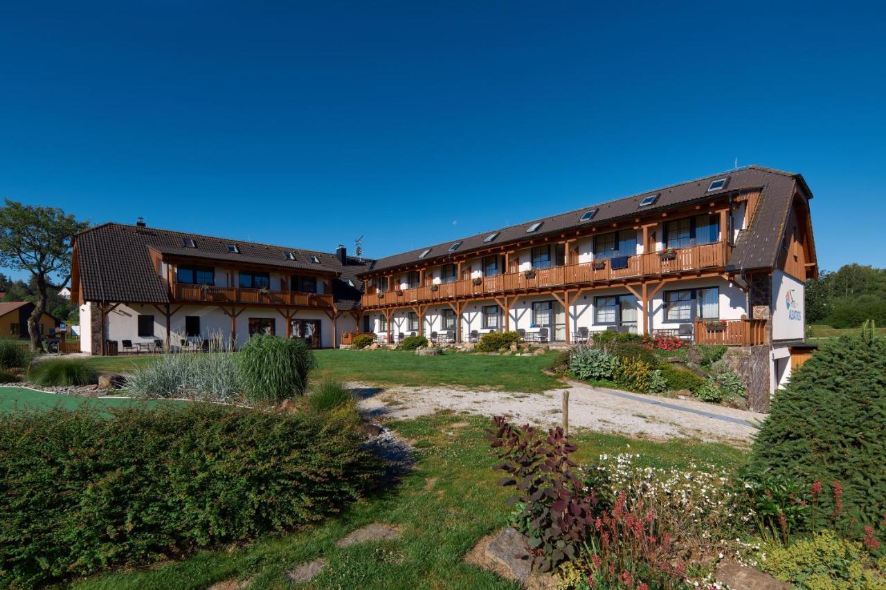 Jbx Resort Hotel Albatros Přední Výtoň المظهر الخارجي الصورة