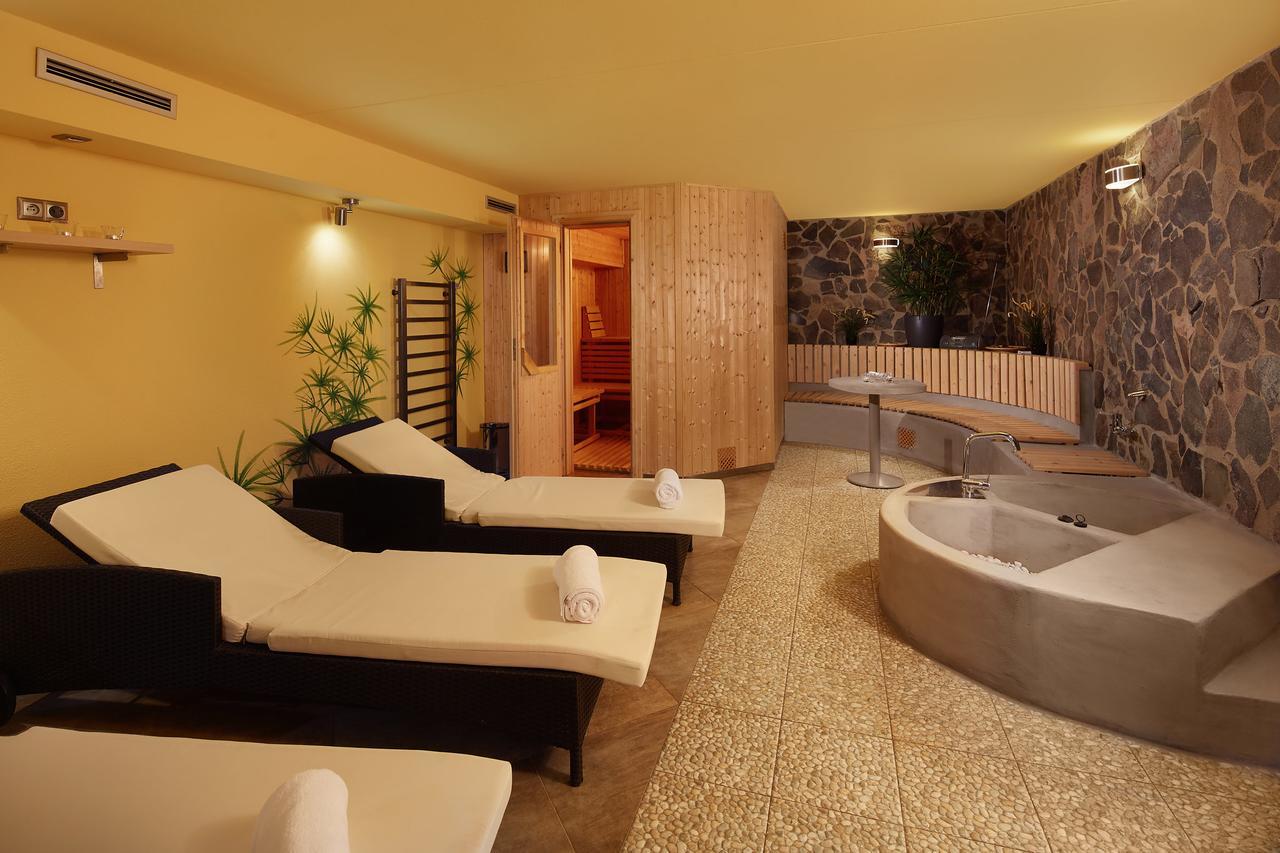 Jbx Resort Hotel Albatros Přední Výtoň المظهر الخارجي الصورة